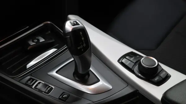 BMW 318 d Touring Auto 16