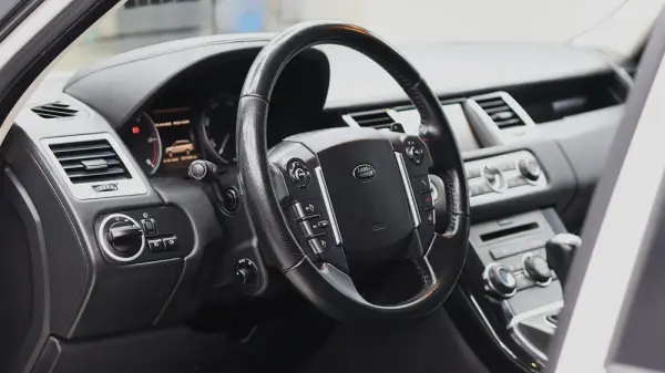 Land Rover Range Rover Sport 3.0 TDV6 HSE 11