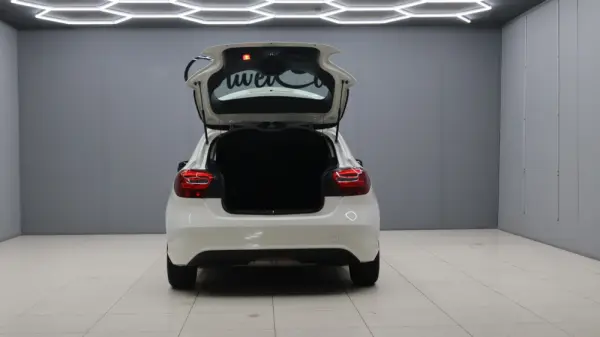 Mercedes-Benz A 180 CDI BlueEFFICIENCY Edition Style 9