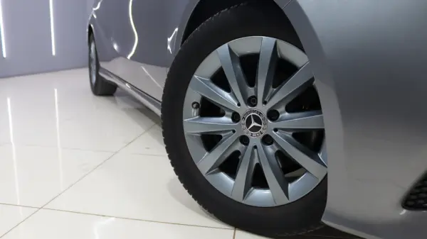 Mercedes-Benz A 180 d Urban 6