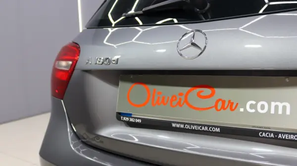 Mercedes-Benz A 180 d Urban 8