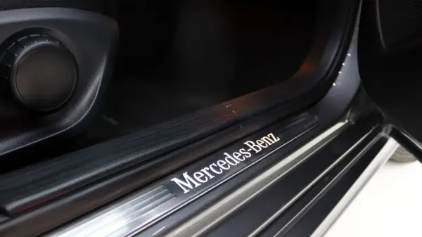 Mercedes-Benz A 180 d Urban 9