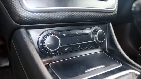 Mercedes-Benz A 180 d Urban 15