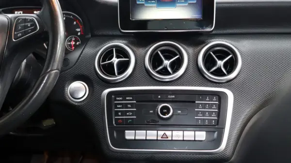 Mercedes-Benz A 180 d Urban 23