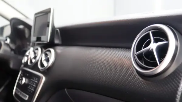 Mercedes-Benz A 180 d Urban 25