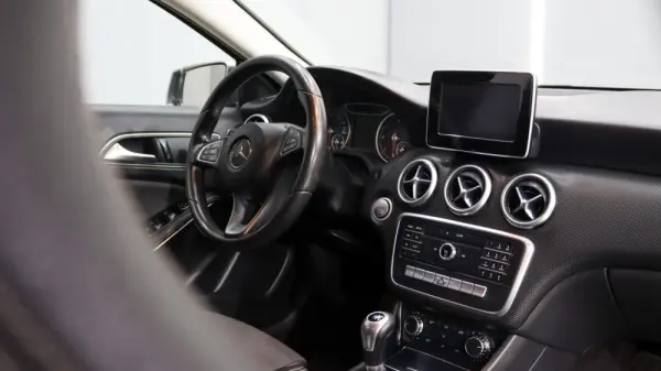 Mercedes-Benz A 180 d Urban 27