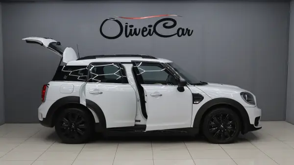 MINI Countryman One D 4