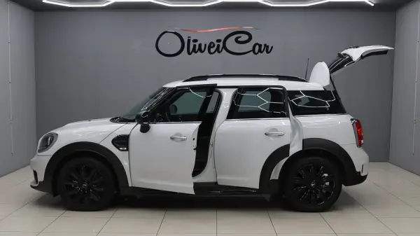 MINI Countryman One D 8