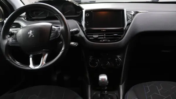 Peugeot 2008 1.5 BlueHDi Style 13