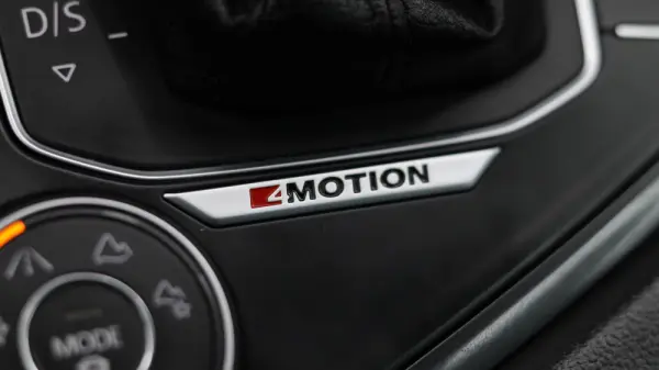 Volkswagen Tiguan 2.0 TDI Highline DSG 4Motion 16