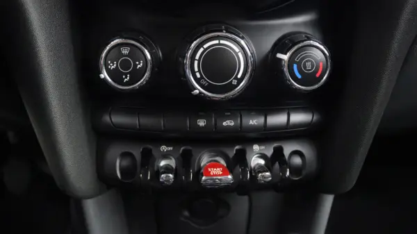 MINI 5 Portas One D 19