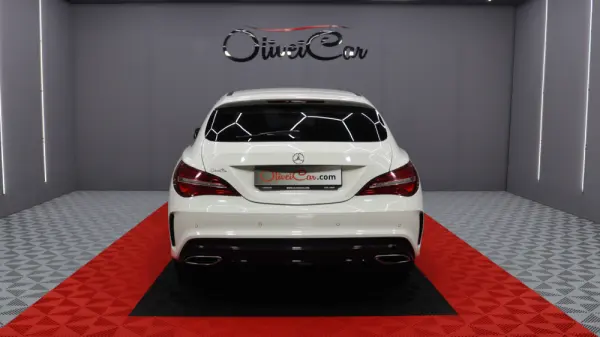 Mercedes-Benz CLA 220 d Shooting Brake AMG Line Aut. 4