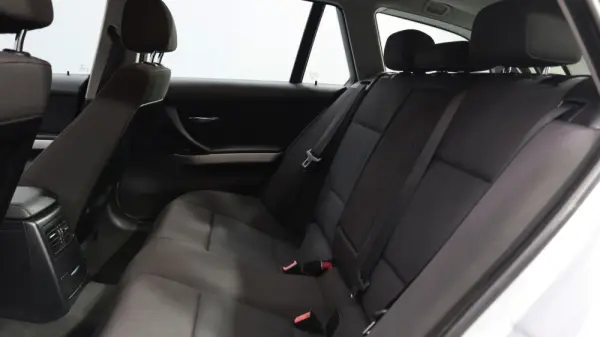 BMW 318 d Line Sport 17
