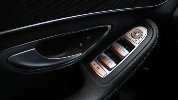 Mercedes-Benz C 300 BlueTEC Hybrid AMG Line 24