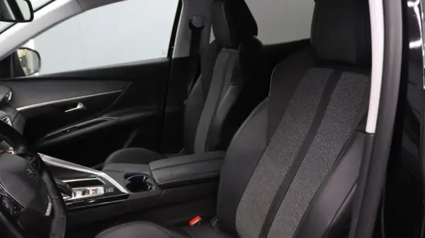 Peugeot 3008 1.5 BlueHDi Allure EAT8 18