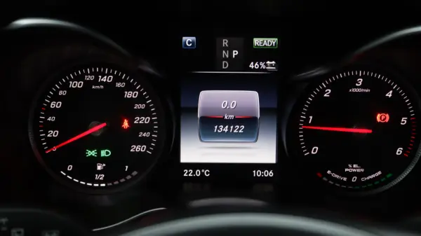 Mercedes-Benz C 300 BlueTEC Hybrid AMG Line 12