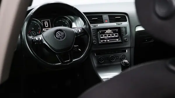 Volkswagen Golf 1.6 TDi R-Line 11