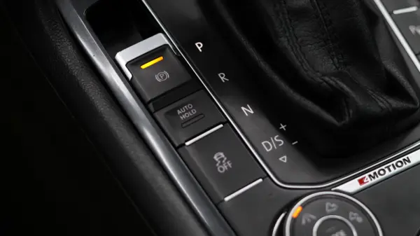 Volkswagen Tiguan 2.0 TDI Highline DSG 4Motion 17