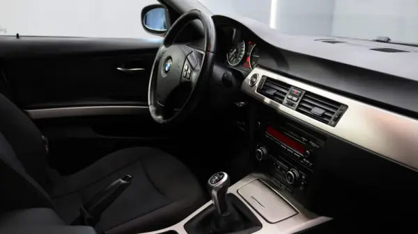 BMW 318 d Line Sport 9