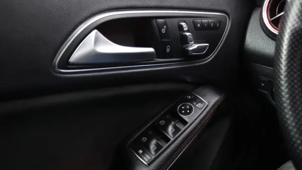 Mercedes-Benz CLA 220 d Shooting Brake AMG Line Aut. 13