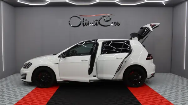 Volkswagen Golf 1.6 TDi R-Line 8