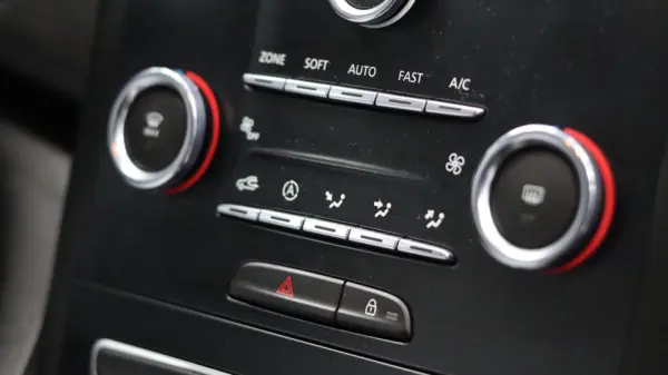 Renault Mégane 1.5 Blue dCi Limited EDC 14