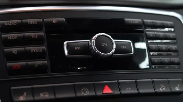 Mercedes-Benz GLA 220 d 4Matic 7G-DCT AMG Line 25