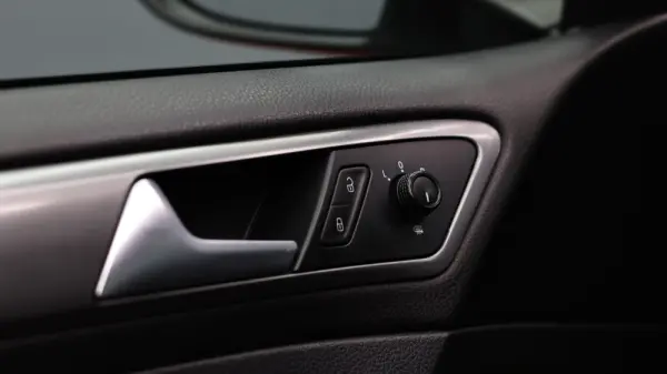 Volkswagen Golf 1.6 TDi R-Line 21