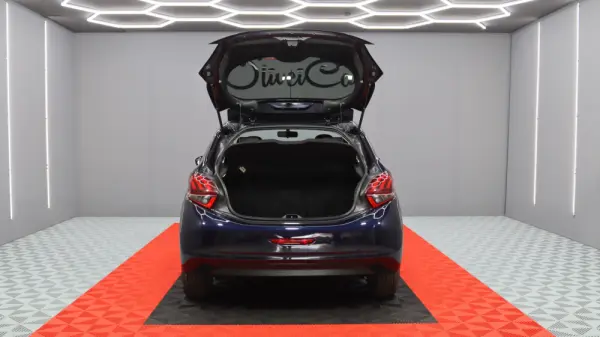 Peugeot 208 1.2 PureTech Style 9