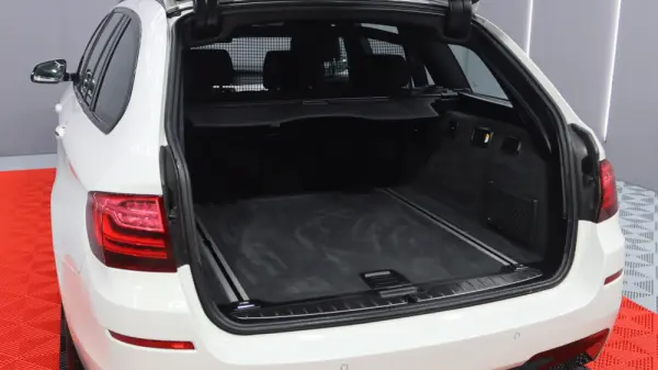 BMW 520 d Pack M Auto 10