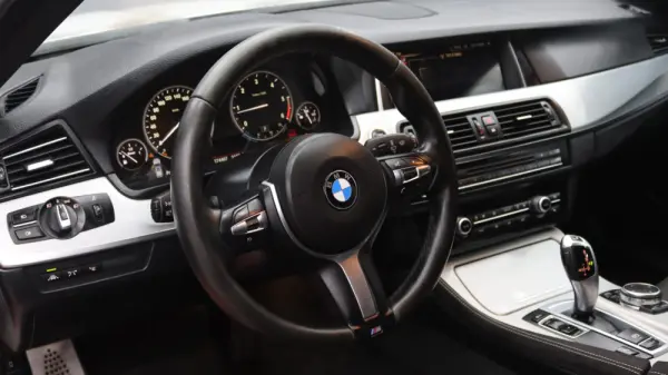 BMW 520 d Pack M Auto 11