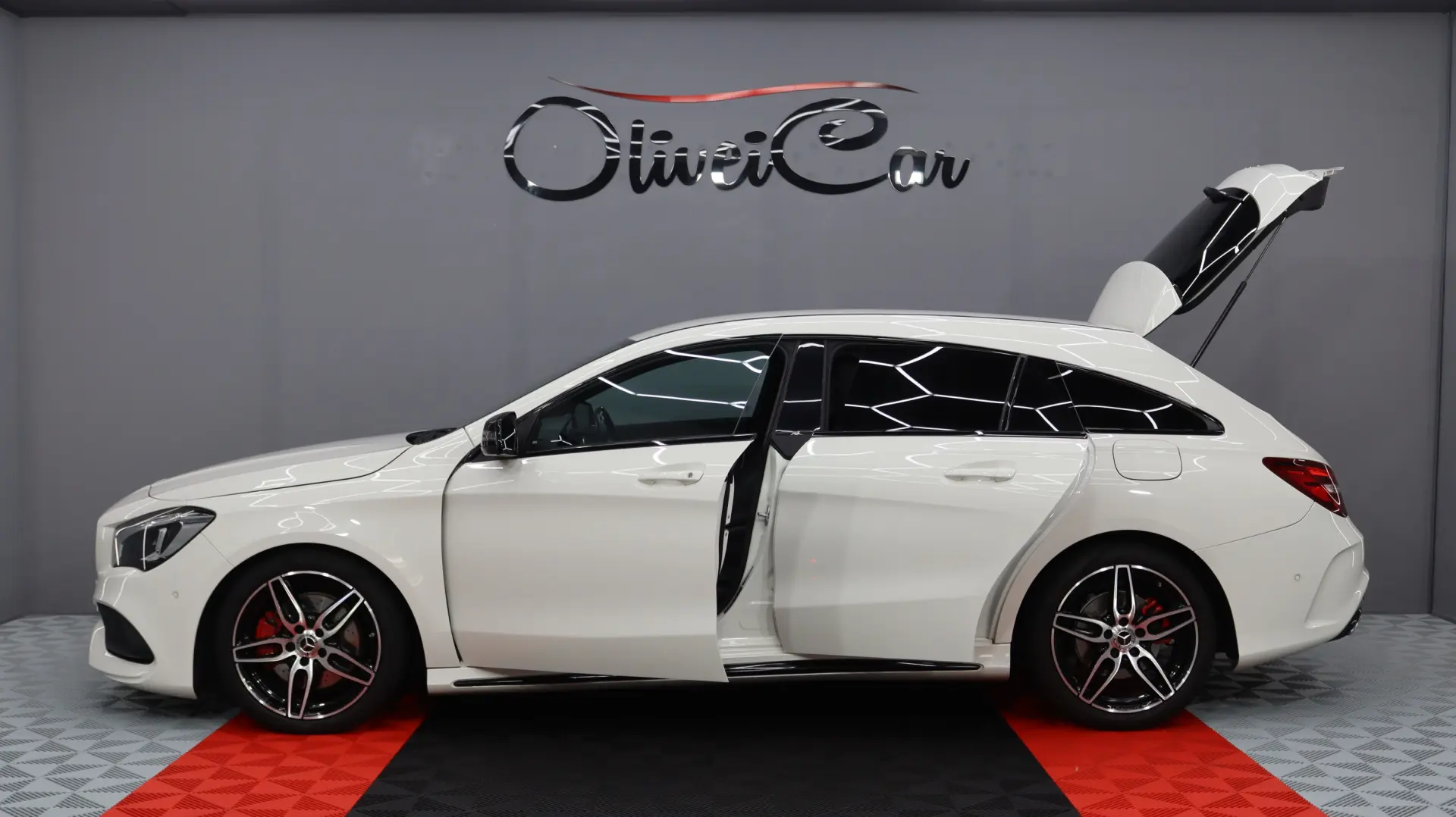 Mercedes-Benz CLA 220 d Shooting Brake AMG Line Aut. 5