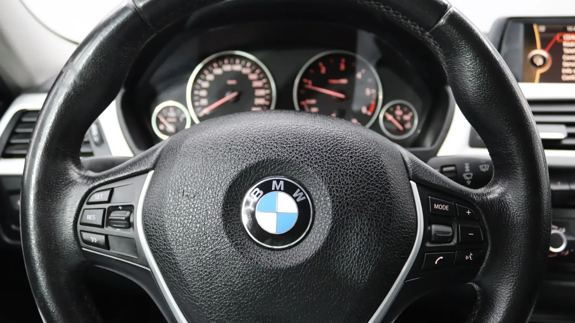 BMW 318 d Touring Auto 9