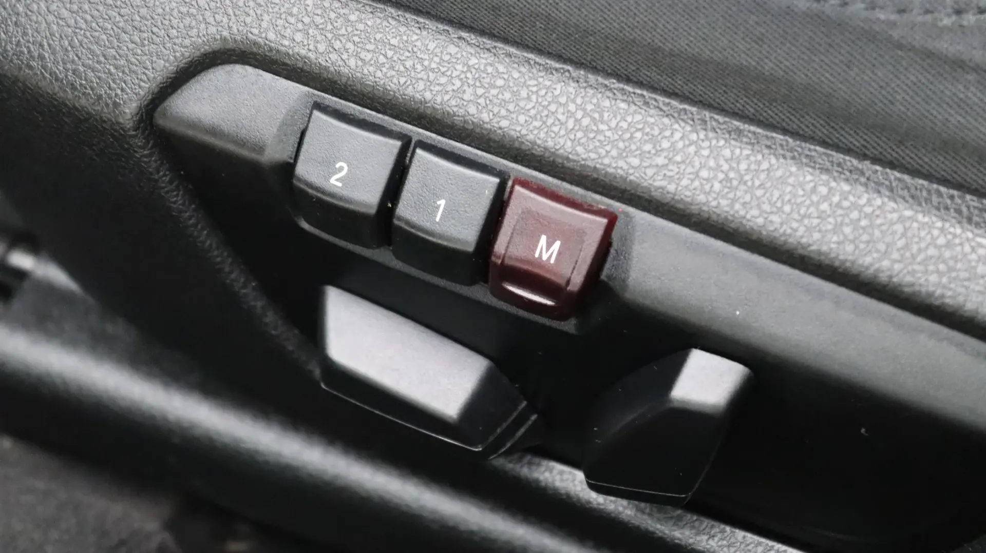 BMW 318 d Touring Auto 13