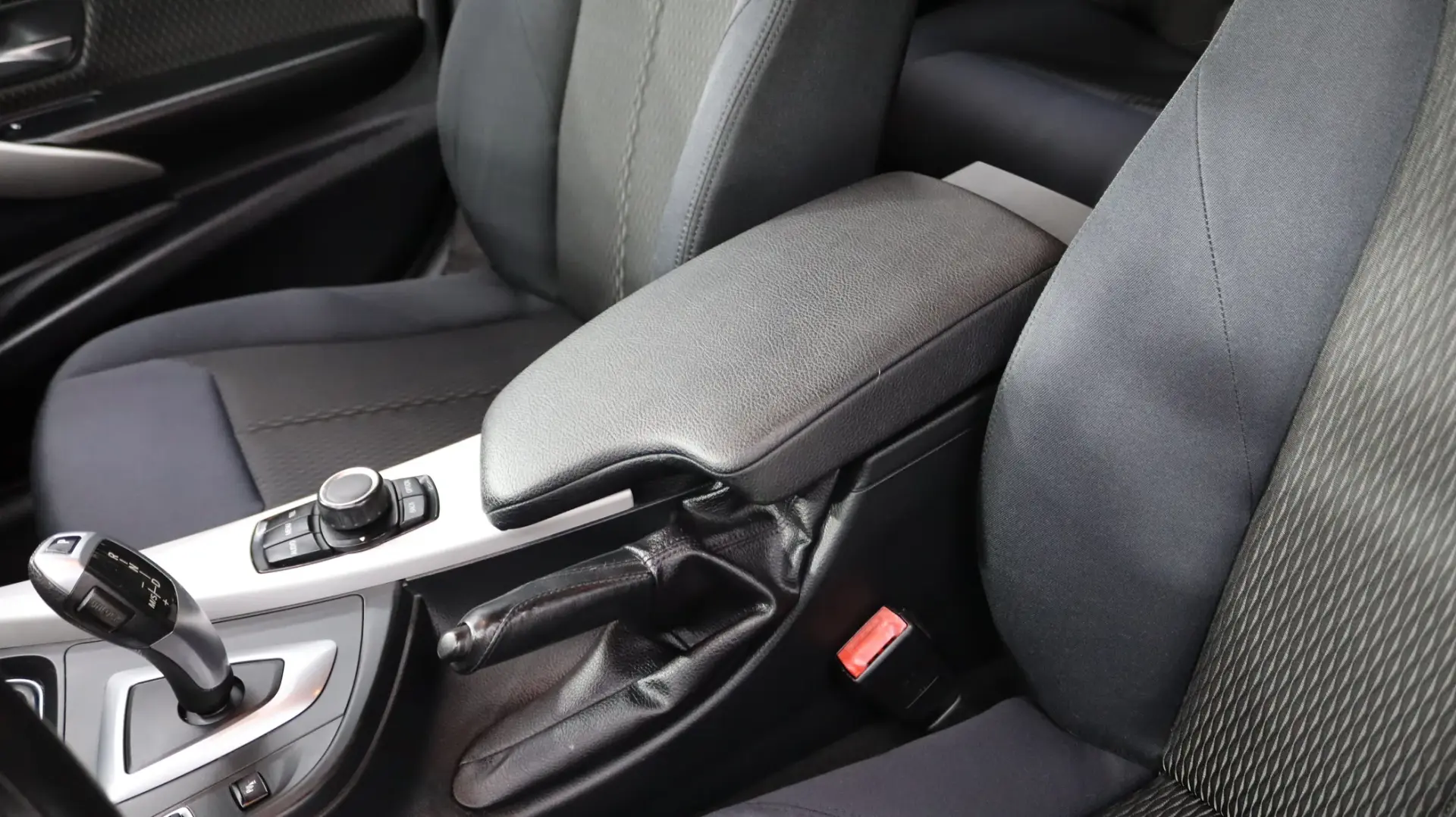 BMW 318 d Touring Auto 15