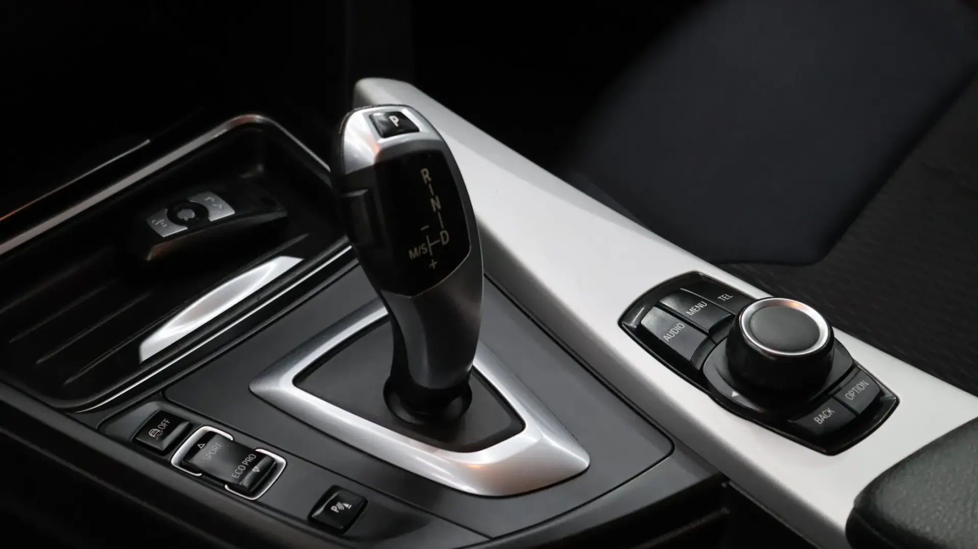 BMW 318 d Touring Auto 16