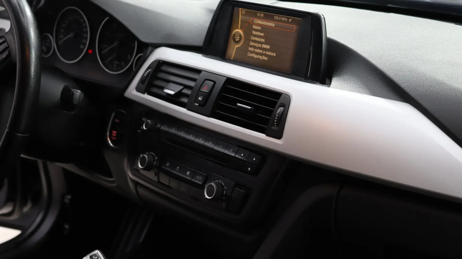 BMW 318 d Touring Auto 17