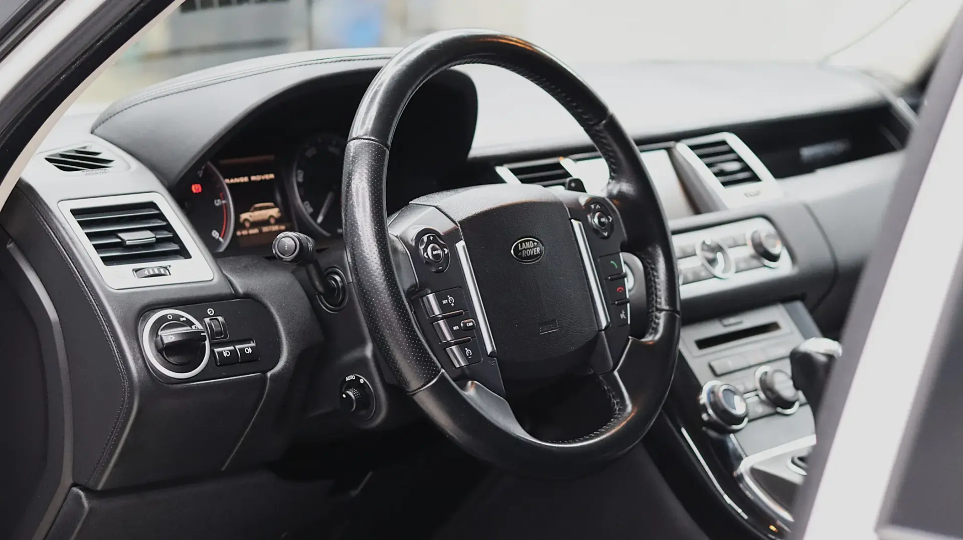 Land Rover Range Rover Sport 3.0 TDV6 HSE 11