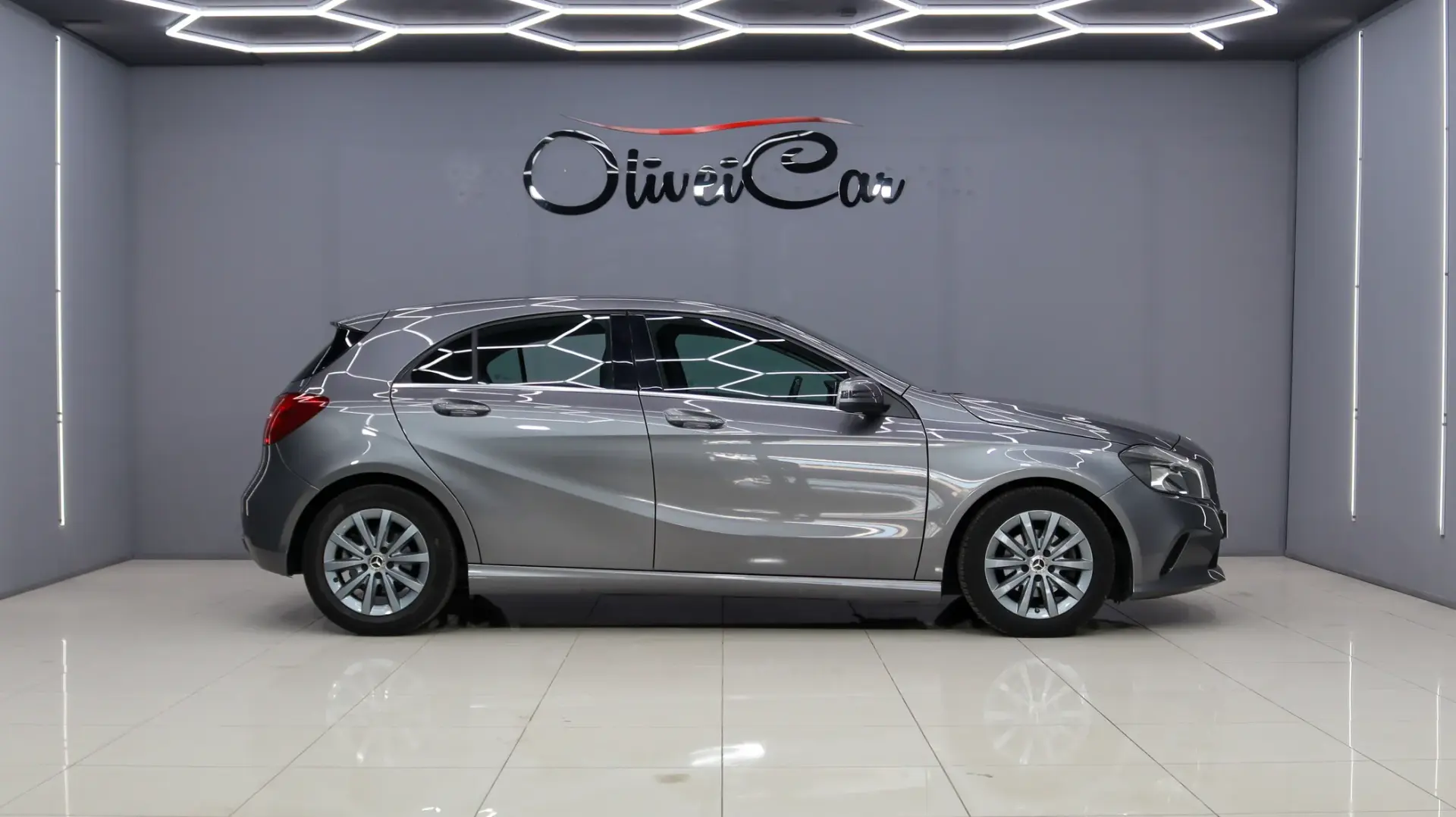 Mercedes-Benz A 180 d Urban 3