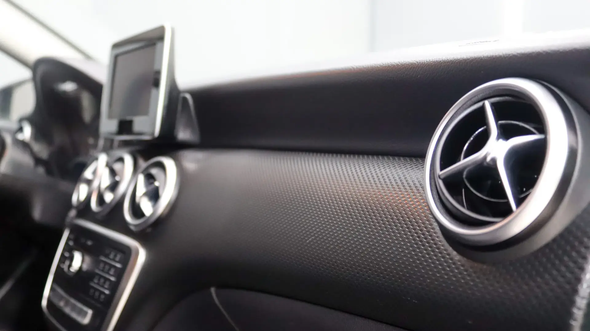 Mercedes-Benz A 180 d Urban 25