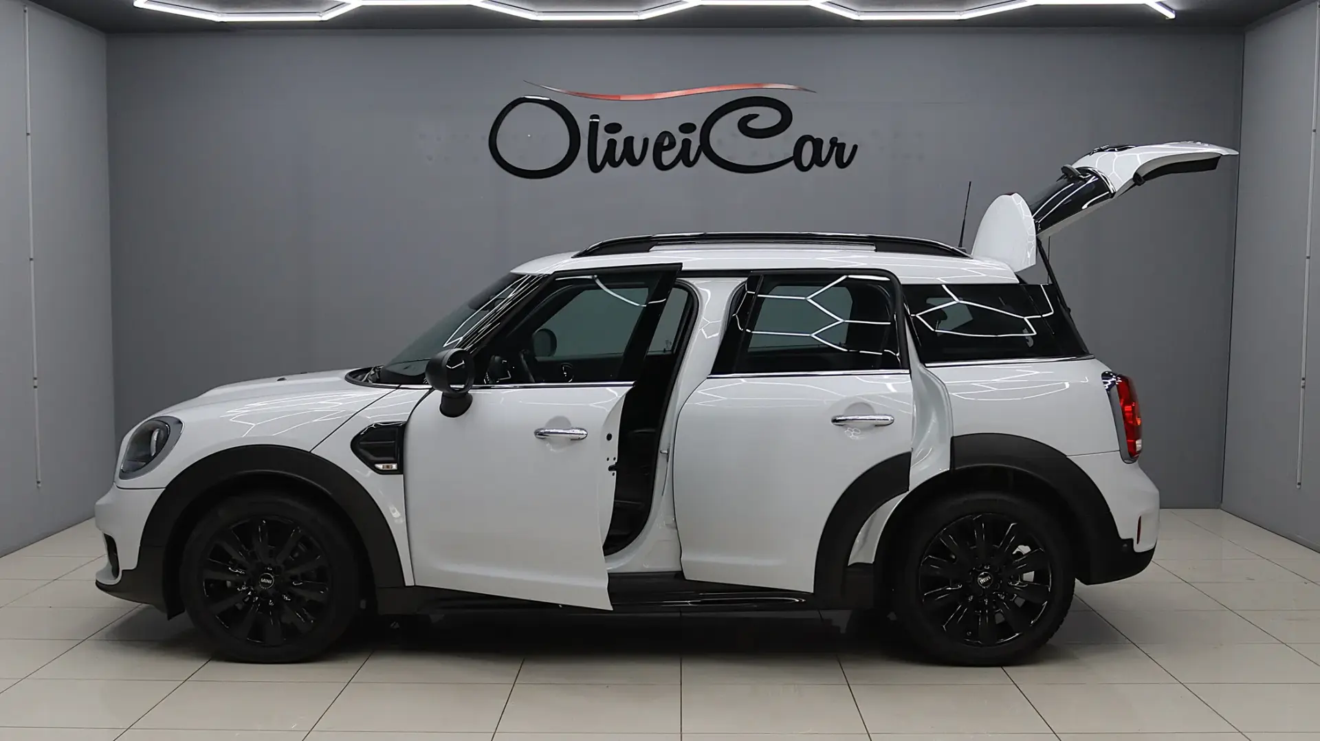 MINI Countryman One D 8