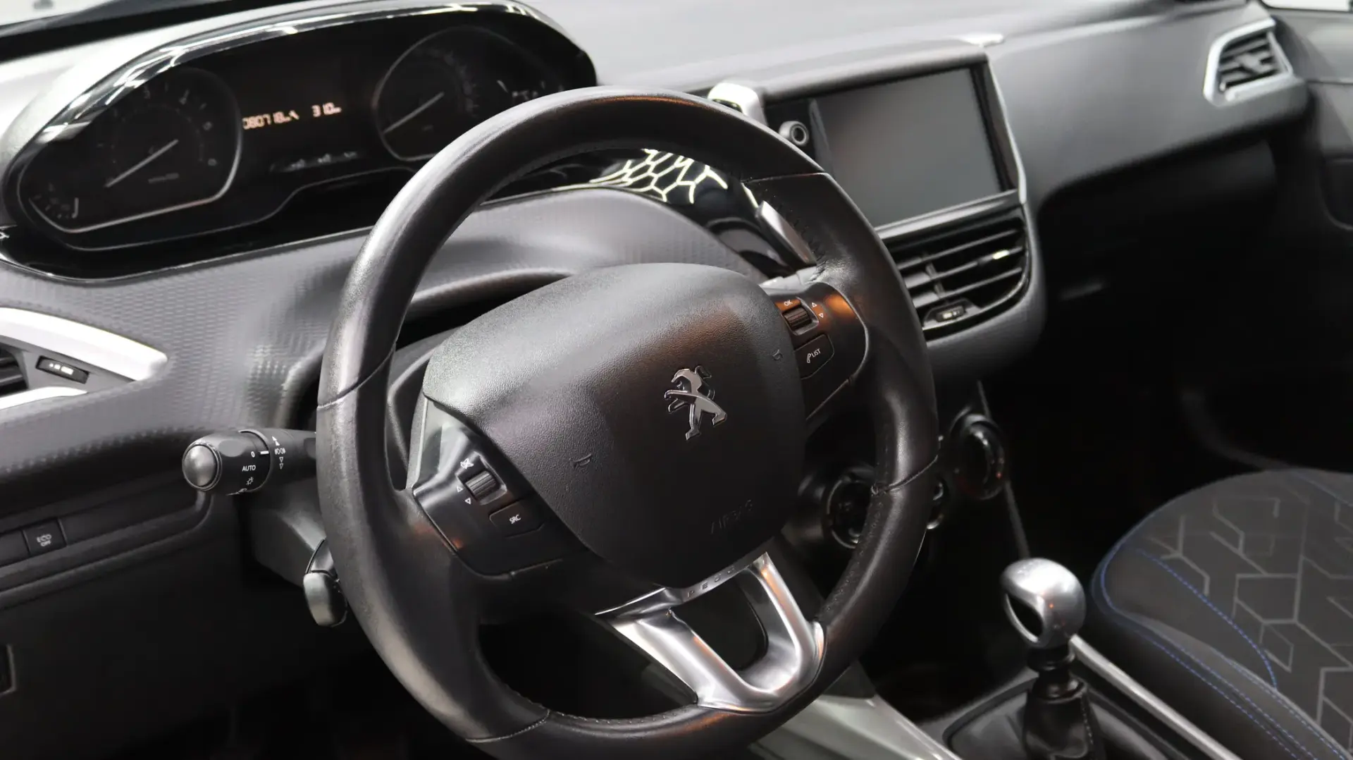 Peugeot 2008 1.5 BlueHDi Style 10