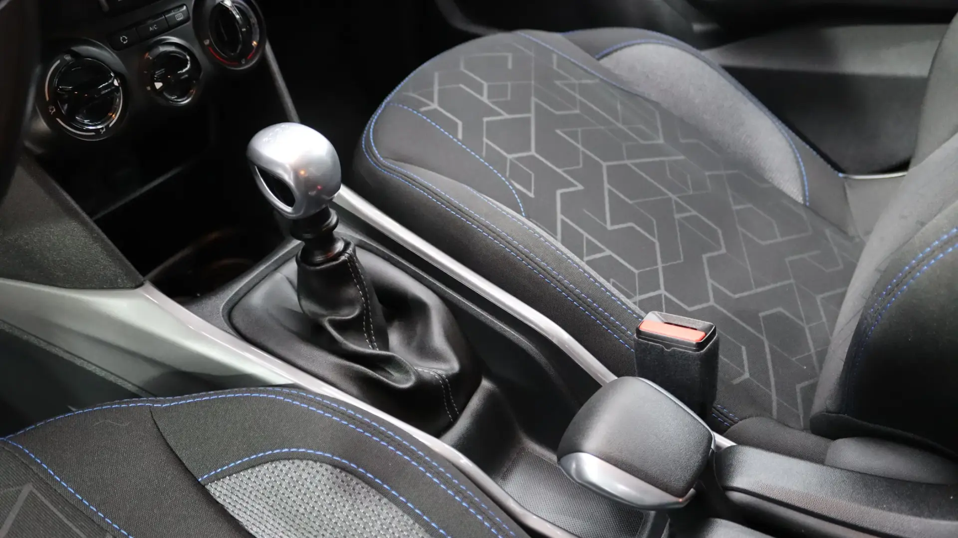 Peugeot 2008 1.5 BlueHDi Style 12