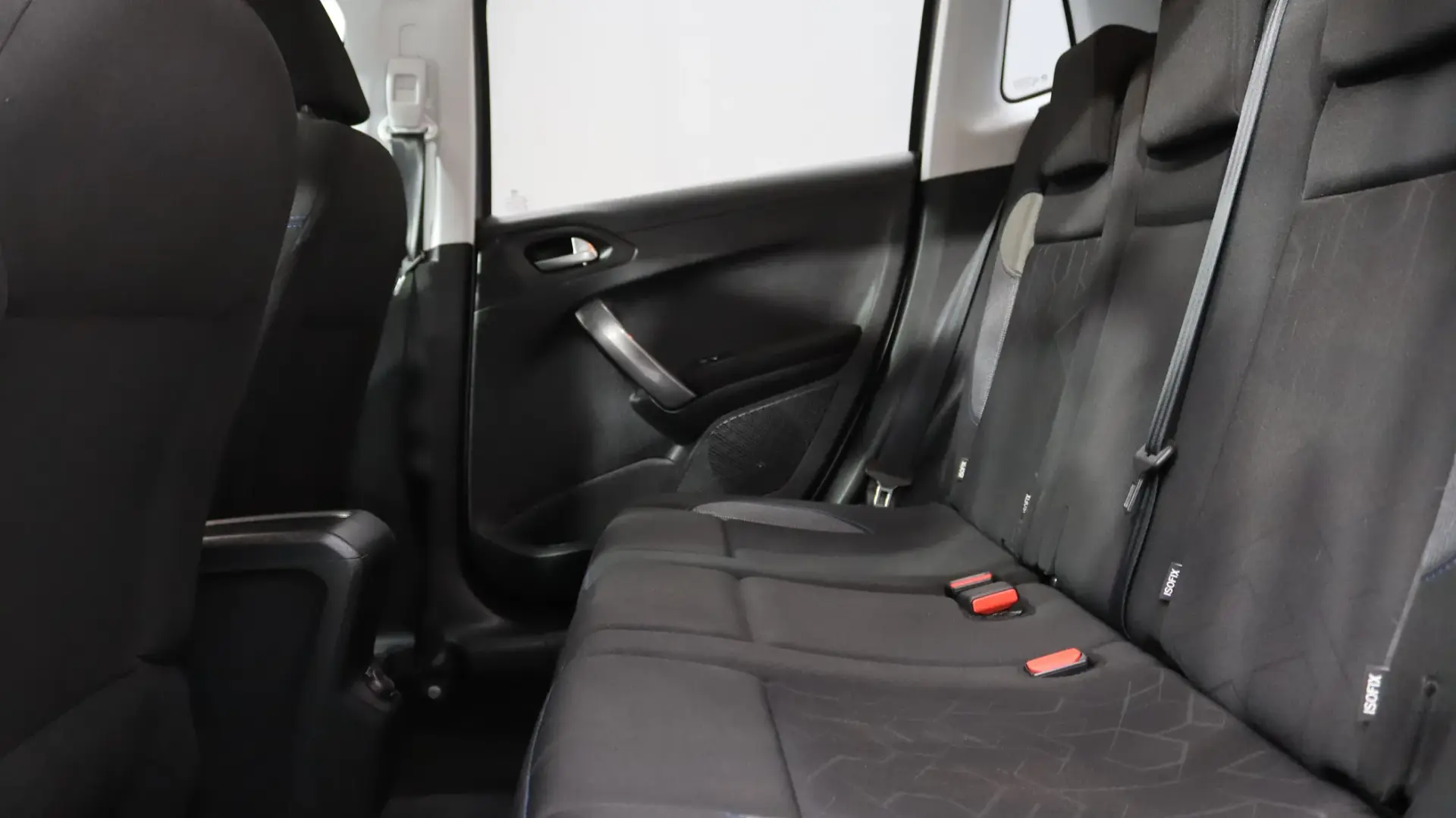 Peugeot 2008 1.5 BlueHDi Style 17