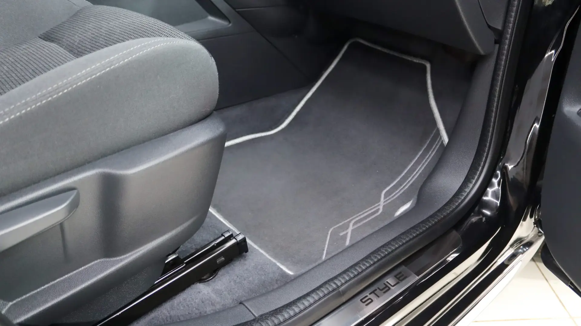 Peugeot 3008 1.6 BlueHDi Access 13