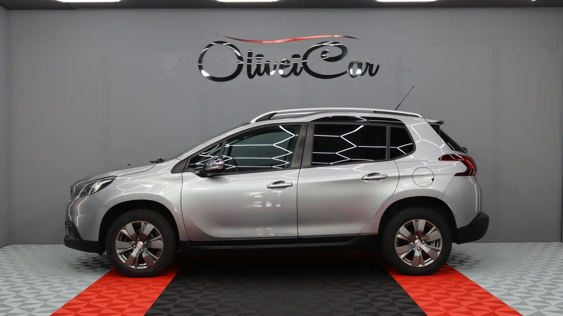 Peugeot 2008 1.5 BlueHDi Style 6
