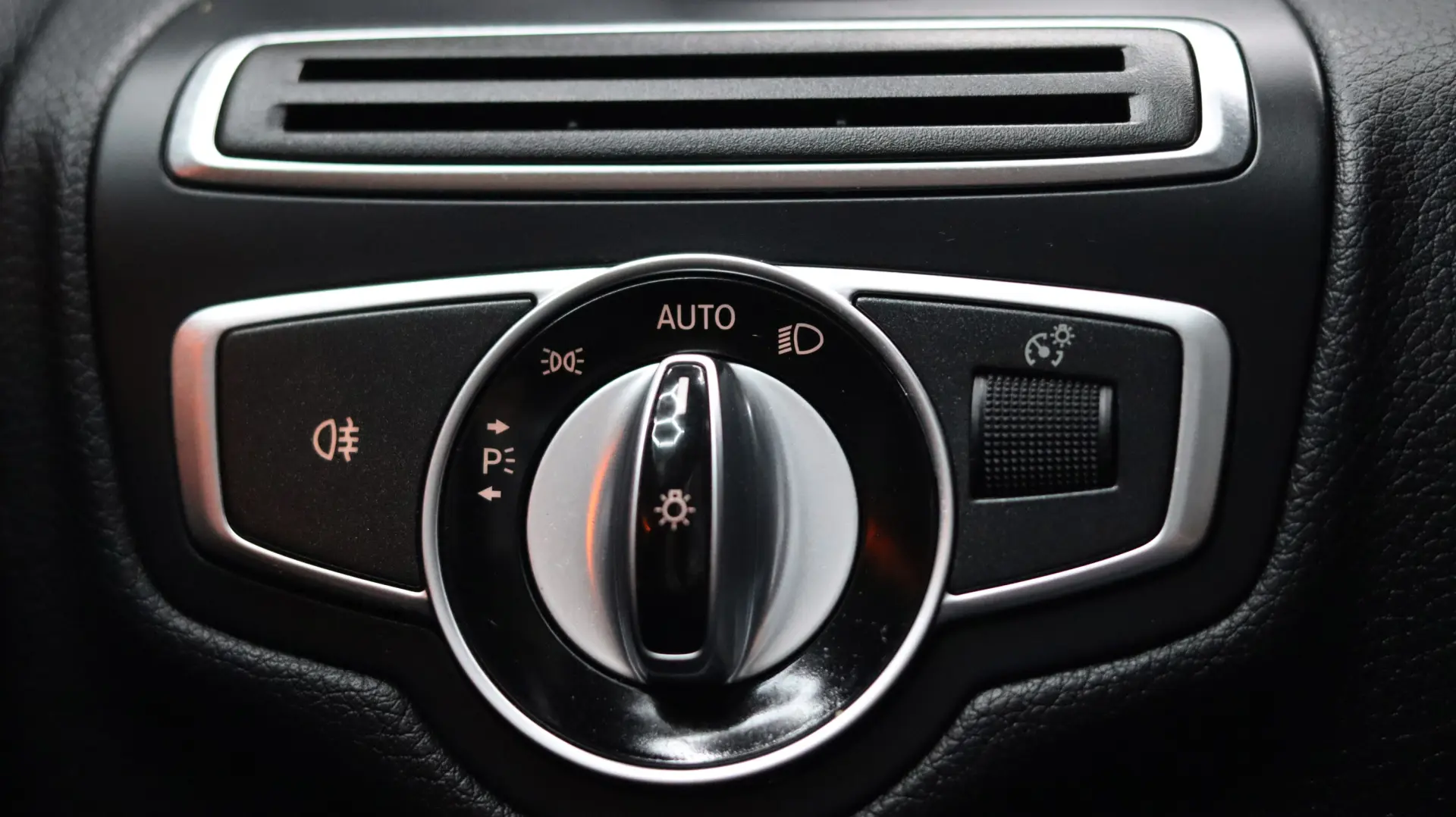 Mercedes-Benz C 300 BlueTEC Hybrid AMG Line 27