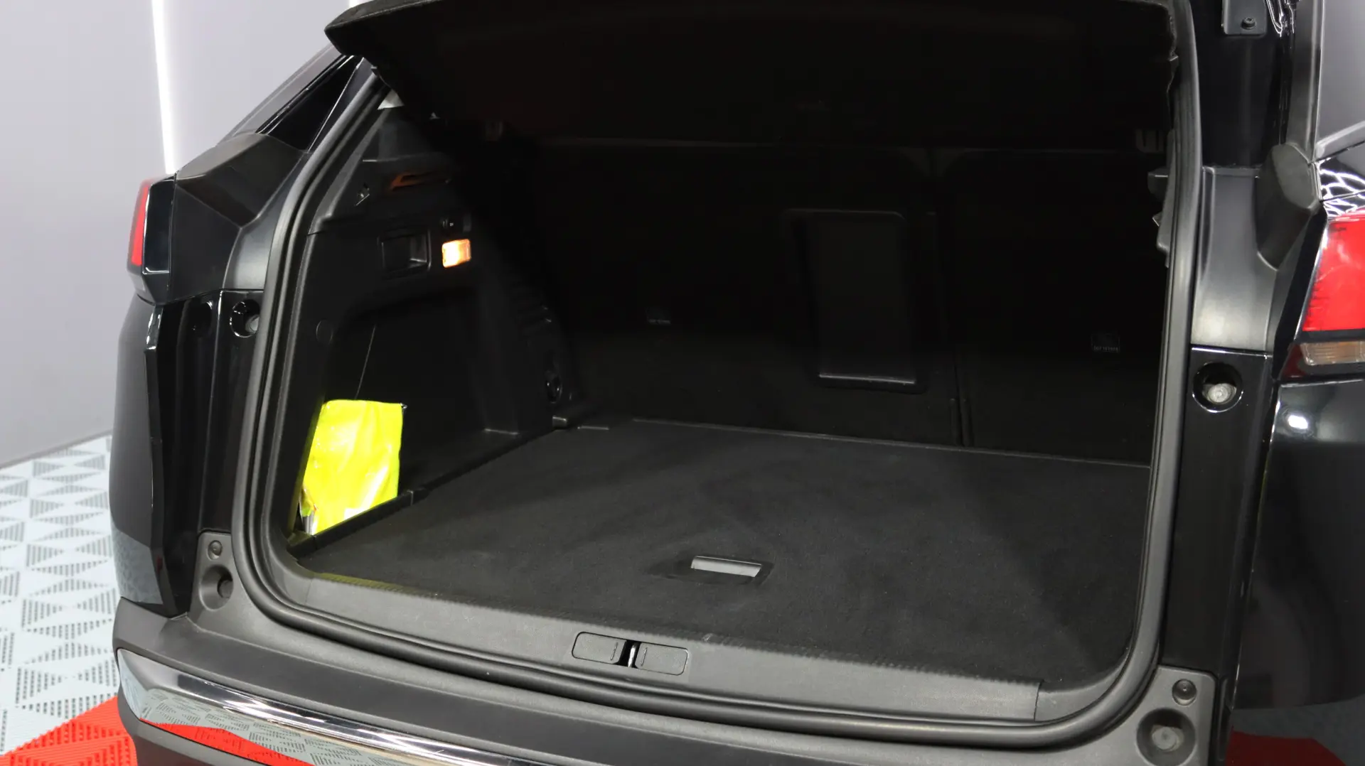 Peugeot 3008 1.5 BlueHDi Allure EAT8 9