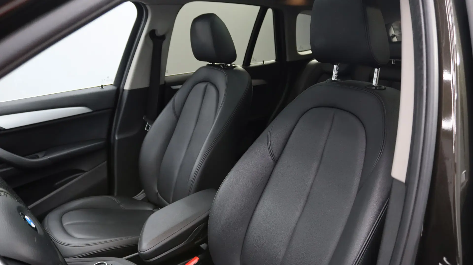 BMW X1 18 d sDrive Auto 21