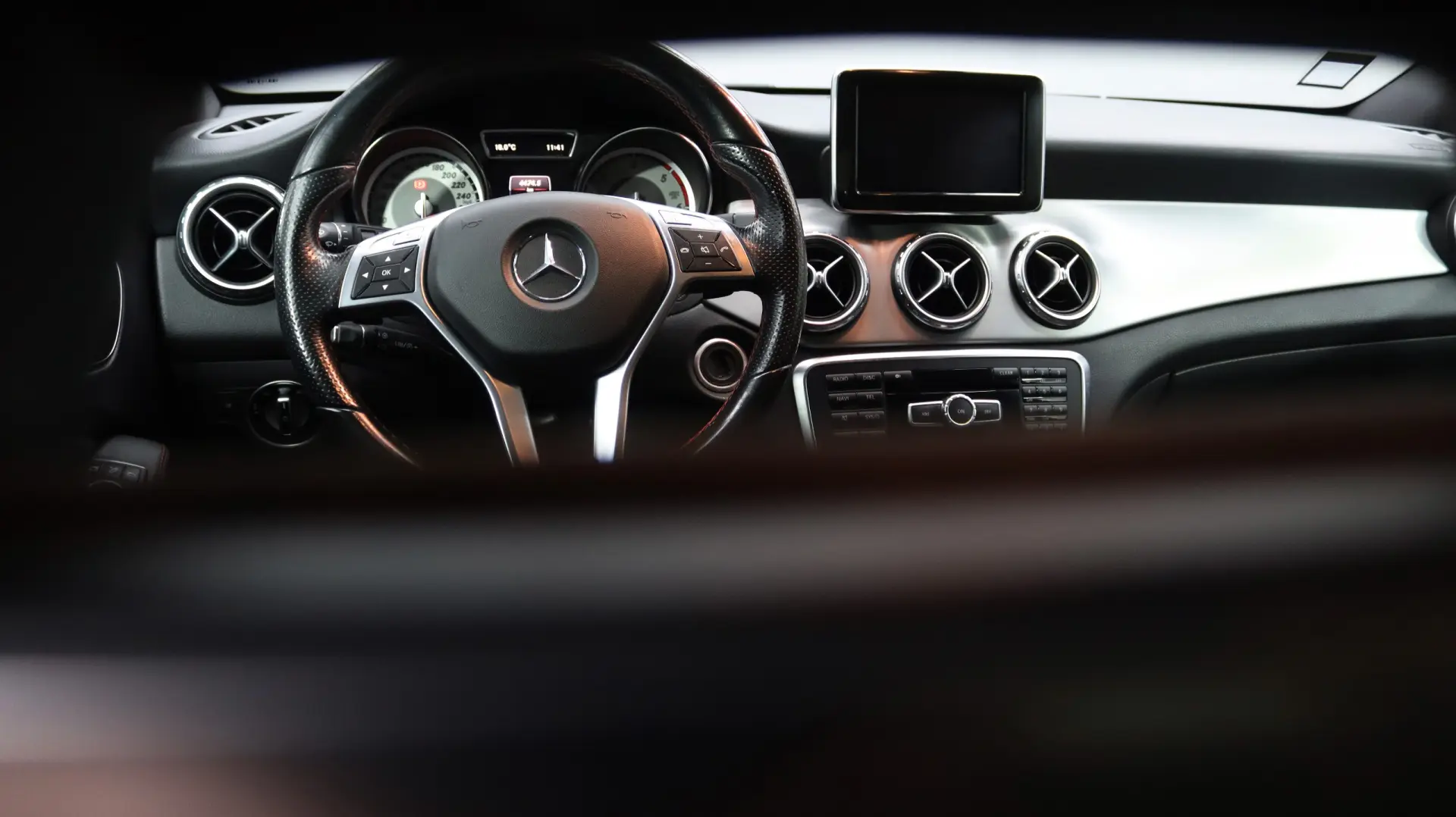 Mercedes-Benz GLA 220 d 4Matic 7G-DCT AMG Line 11